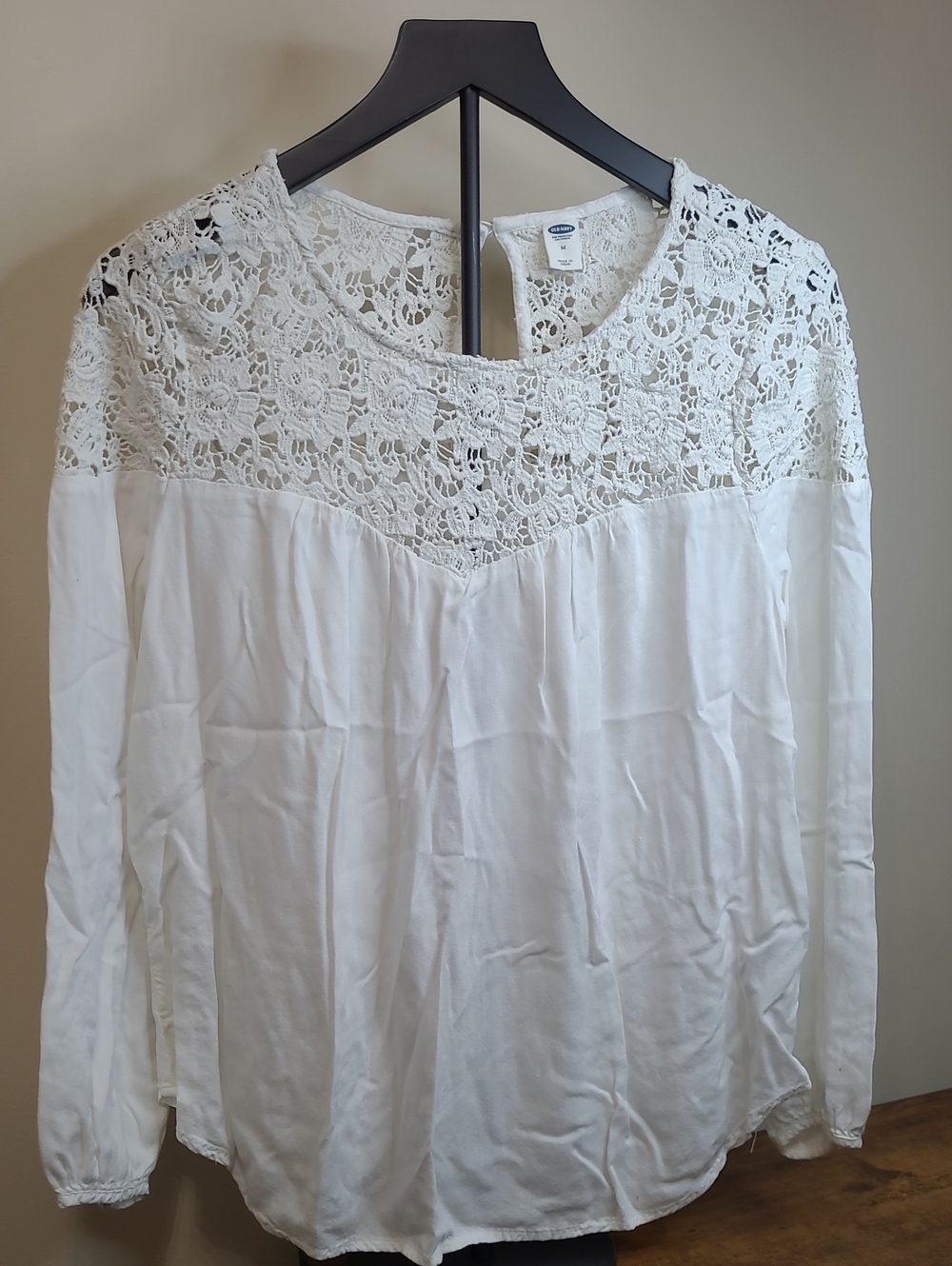 Old Navy White Lace Yoke Long-Sleeve Blouse size Medium